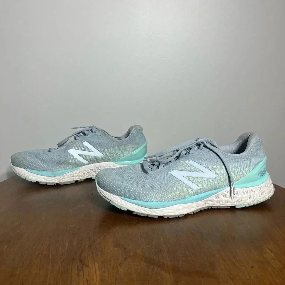 EUC New Balance Women's Fresh Foam 880v10, Grey/Blue,‎ 11 WIDE